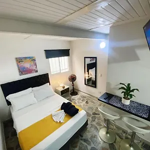 Vip Apartasuites Rosales Apartamento Medellín